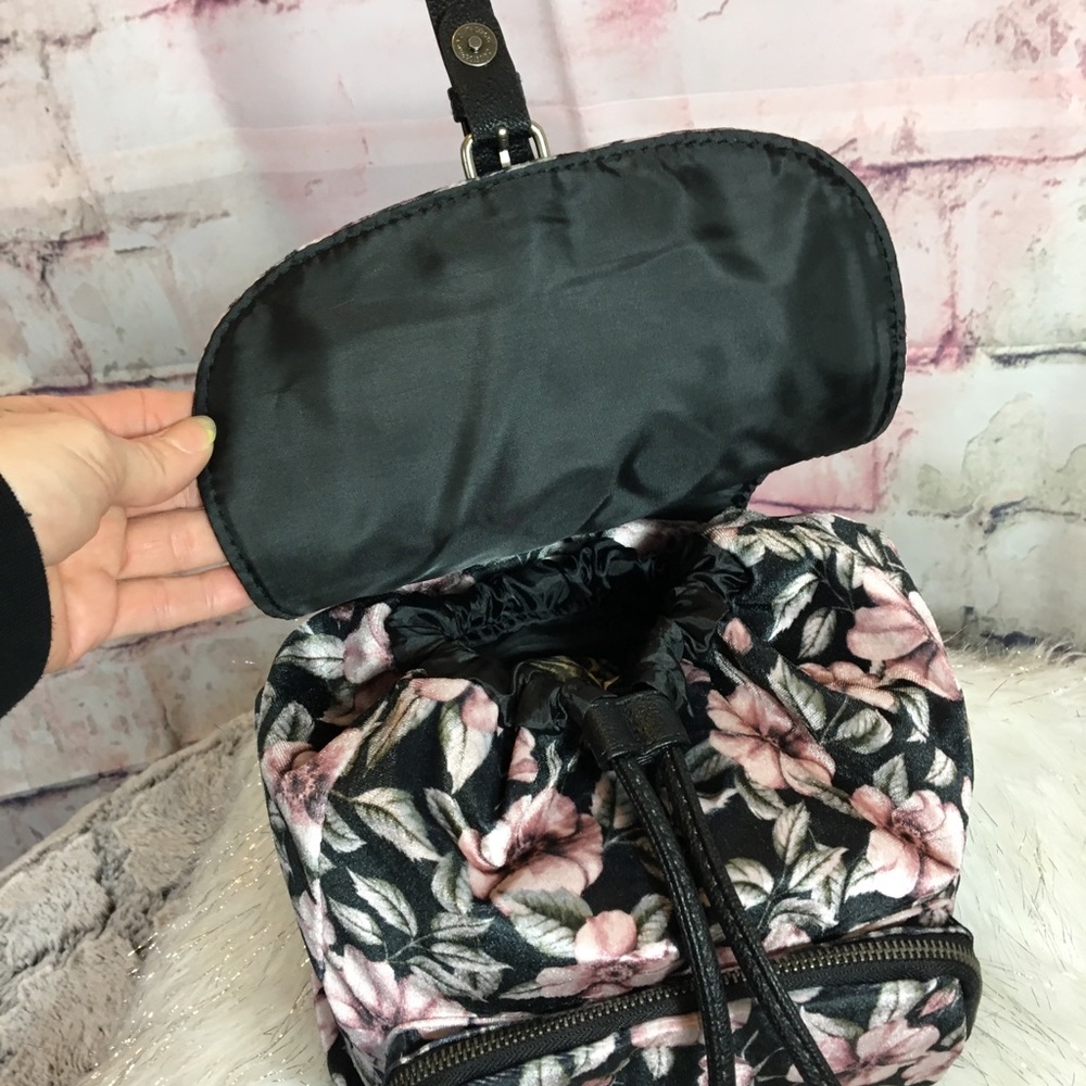 Spring Fever Backpack - Picture 5 of 7